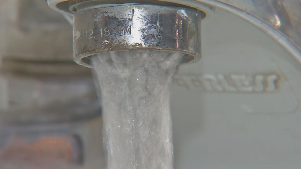 Water comes out faucet